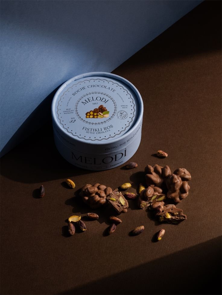 Luxurious chocolate round box