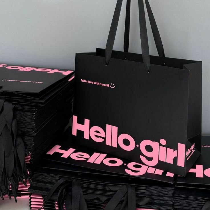 Luxurious And Minimalist Paper Bag