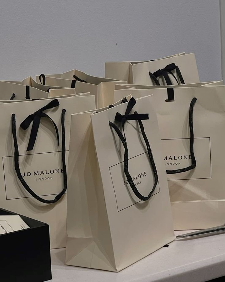 Luxurious And Minimalist Paper Bag